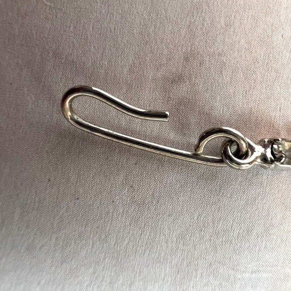 Elegant Vintage Silver Rhinestone Necklace with Hook Closure - Picture 4 of 7